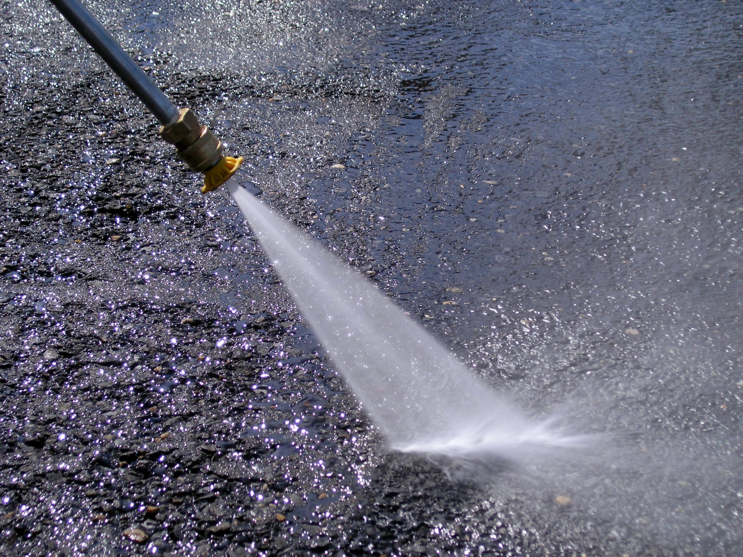 The Essential Guide to Maintaining Your Home’s Curb Appeal with Pressure Washing